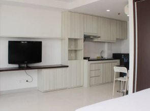 Spacious And Elegant Studio Azalea Suites Apartment