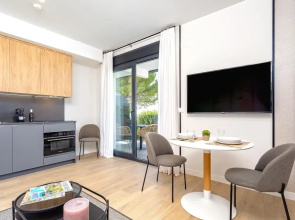 Cozy 1 bd Apartment With Terrace Pool and Parking Arruzafa VII