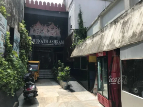 Goroomgo Raghunath Ashram Puri