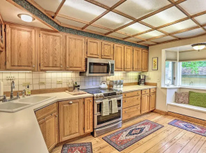 Vibrant 3BR Near Downtown w/ Fireplaces