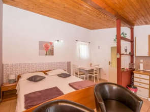 Apartments and Room Zinka