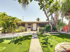 Walk to Dining & Shopping: Pompano Beach Home!