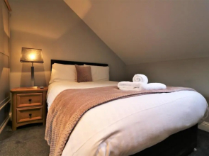 Signature - Linden Cottage Room 3