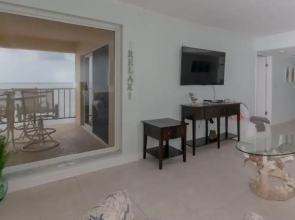 This Oceanfront Condo Is Absolutely Beautiful. 2 Bedroom Condo by RedAwning