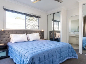 Blue Lagoon Villa B in Trinity Beach
