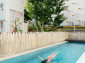 Maxwell Reserve Singapore, Autograph Collection