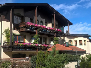 Dietrichsteinerhof Apartments & Rooms