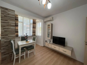 Lovely one-bedroom apartment with private entrance