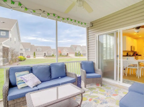 Shuttle to Beach: Millville Townhome w/ Porch