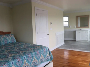 1817 Oceanfront Bed & Breakfast