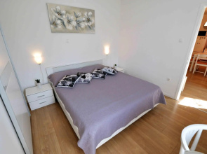 Beach apartment KATE with sea view, balcony and parking, MURTER, DALMATIA
