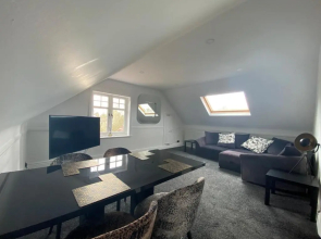 Pristine 2 bedroom apartment with off street parking