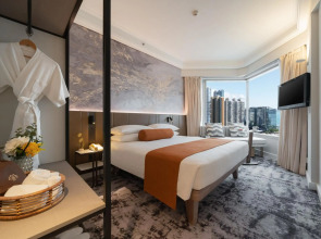 Harbour Plaza Metropolis