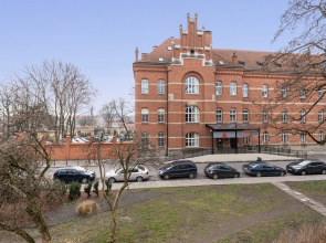WS 3-Bedroom Old Town Apartment