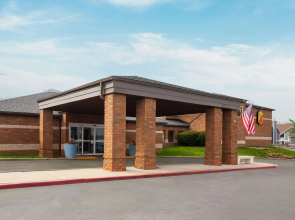 Super 8 by Wyndham Copley Akron