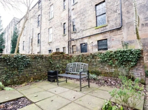 Unwind in a Bright Airy Victorian Apartment in West End!