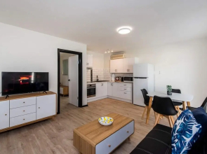 Modern 1 Bedroom Apartment Near the River and the City