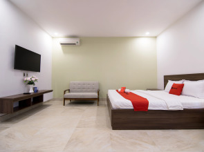 RedDoorz Premium near Hang Xanh