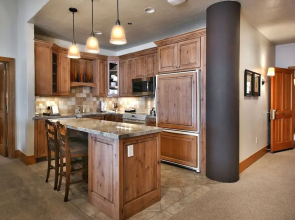 Luxury Two Bedroom Suite with Mountain Views 2 Apartment Hotel by RedAwning