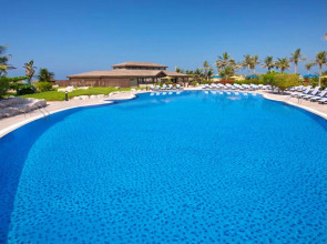 Курортный отель Sofitel Al Hamra Beach Resort