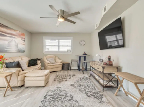 1 Mi to Dtwn: Home w/ Furnished Patio in Pensacola