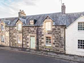 Charming Cardoon Cottage in Beautiful Village
