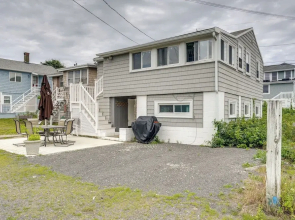 Rockport Cottage w/ Patio - Steps to Beach!