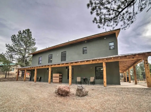 Family Home w/ Fire Pit & Grill ~ 1 Mi to Slopes!
