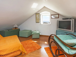 Charming Historic 2nd Floor Sea View Apartment