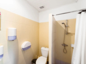 Downtown Forest Hostel & Camping