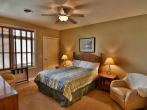 Unit 411a 1 Bd/ 1 Ba Condo 1 Bedroom Condo by RedAwning