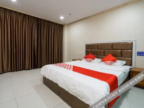 Oyo Heze Palace Hotel (Caozhou Peony Garden Store)