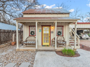 Serendipity 1 Bedroom Cottage by Redawning