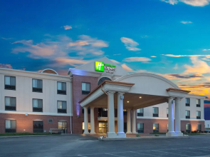 Holiday Inn Express Hotel & Suites Concordia US81