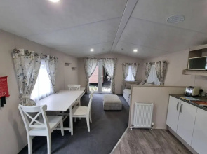 Charming 2-bed Static in Saint Columb
