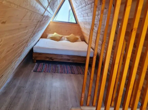 Bucovina-a-framehouse-hottub-fireplace-patio-wifi