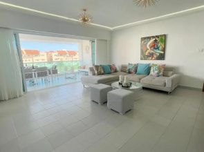 Relaxing 2 Bedroom Ocean View with Pool Close to the Beach