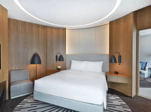 Отель Double Tree by Hilton Dubai Business Bay