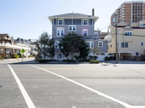 Large Patio with Ocean Views Beach Block Parking Unit 3