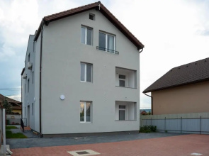 Solomon Apartments Ap 4