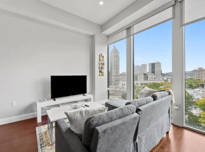 Modern 1 Bedroom Next Door to PPG Arena