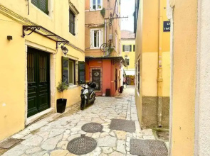 Kukuvayia s Nest-centre Old Town Corfu