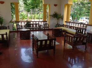 Coconut Grove Beach Resort