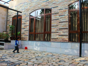 Guest House Ruslan Nurata & Tours