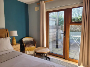 Aonach Dingle (Adults Only)