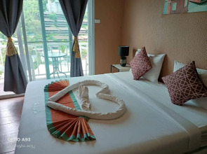 Phi Phi Uphill Cottage