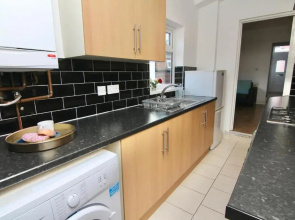 SHORTMOVE | Sleeps 6 | All En suite| Kitchen| Wifi