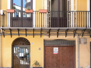 Casa Meli dietro Piazza San Domenico