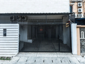 OYO 1491 Sandang Residence Near RS Patria IKKT