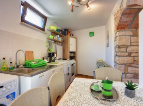 Holiday Home with Private Terrace in Center of Medulin near Beach
